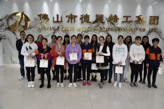 集團開展“三八婦女節(jié)”慰問女員工活動